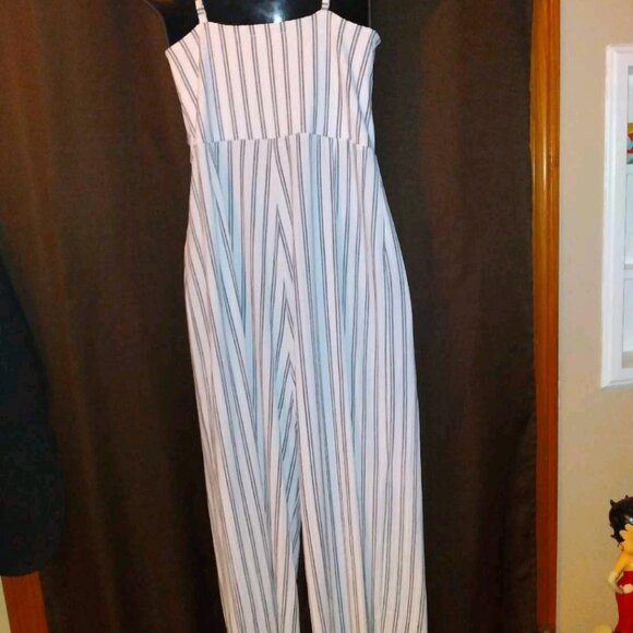 BN Garage Capri-Pant Romper ✨ - Picture 3 of 4